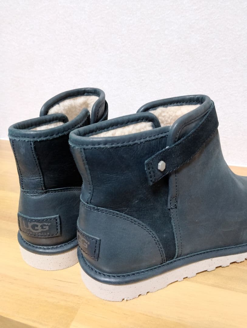 【新品未使用】uggアグ　ムートンレザー ミッドカットブーツ　24cm 黒レザー