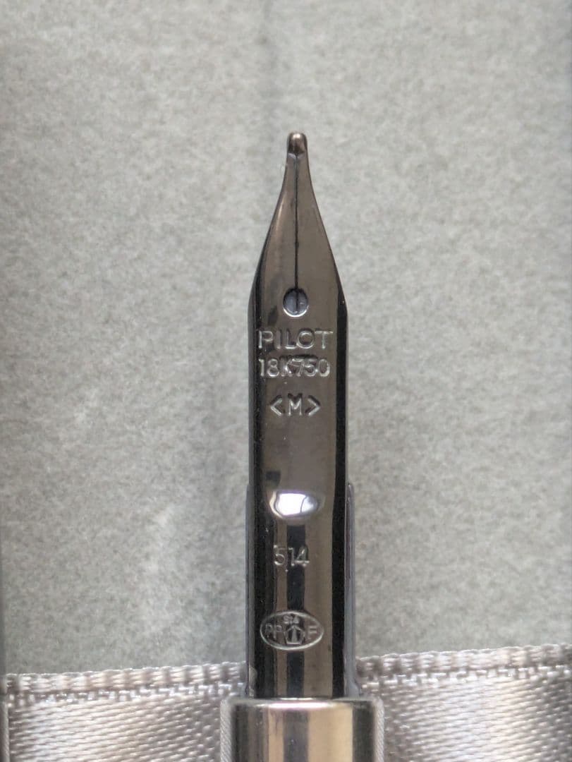 パイロット　キャップレス　万年筆　メタリックコレクション　ガンメタルグレー　中字