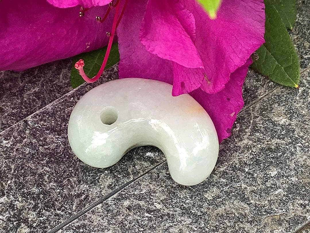 希少黄色味入り＊氷‼️ お守り*守護石に　一生物の本物糸魚川翡翠勾玉　鑑別書取得‼️