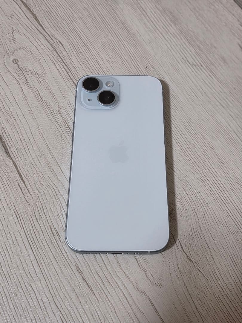 Apple iPhone 15 ホワイト　SIMフリー