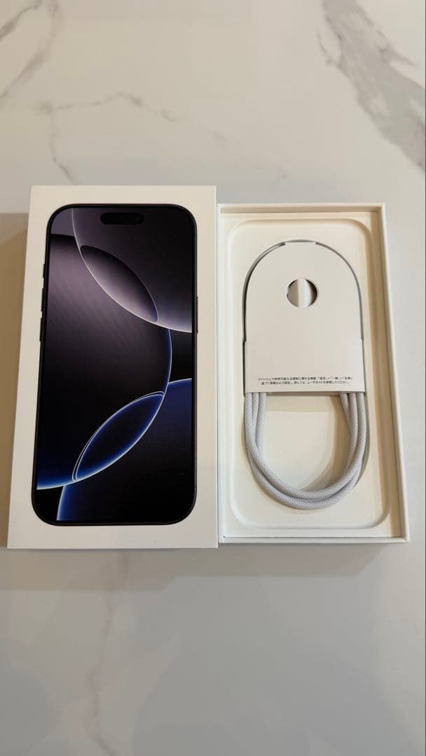 C*a様 iPhone 16 Pro 256GB ブラックチタニウム SIMフリ