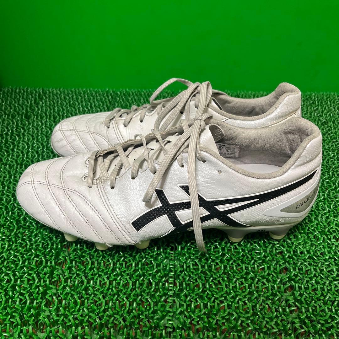 アシックス サッカースパイク DS LIGHT PRO(ホワイト×ブラック)