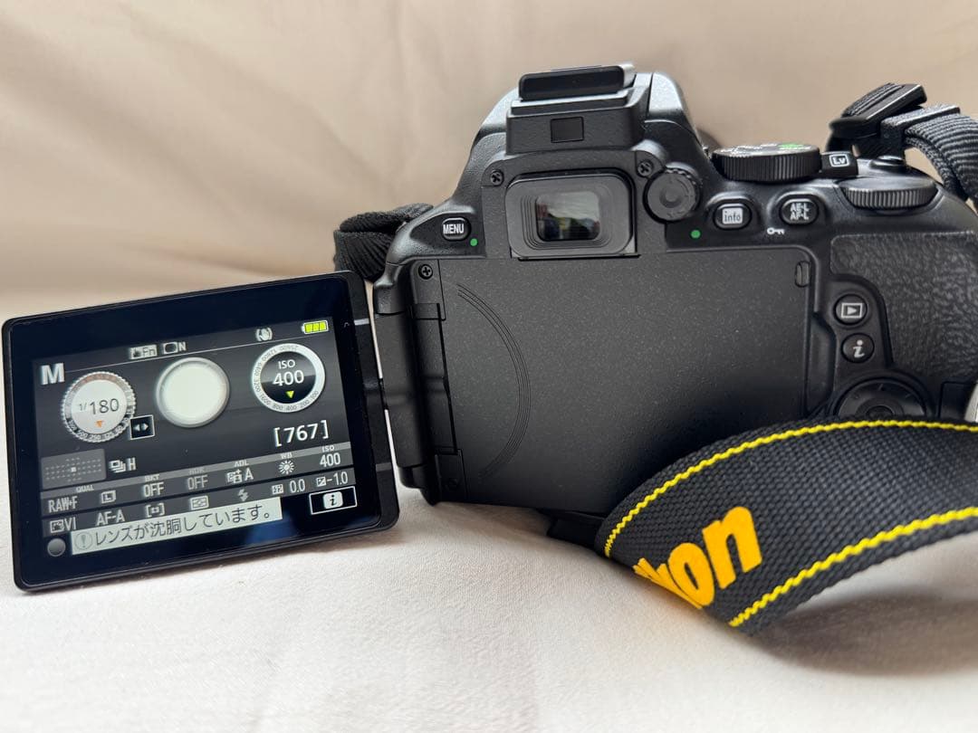 Nikon D5600一眼レフカメラ ダブルズームキット