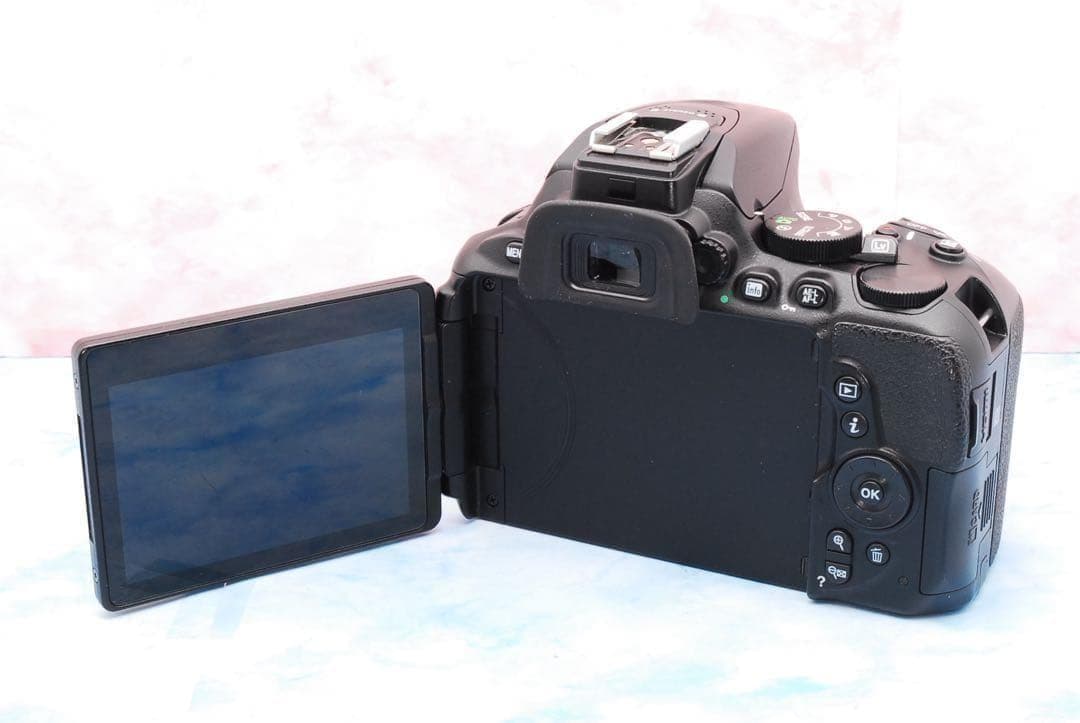 Nikon D5600✨一眼レフカメラ✨望遠レンズ付Wレンズ✨スマホ転送！
