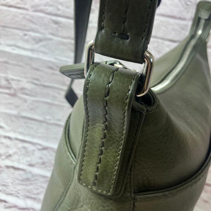 美品✨ヒロフ ヴィータ シボ革 Hロゴ ショルダーバッグ ソープ A4 2way