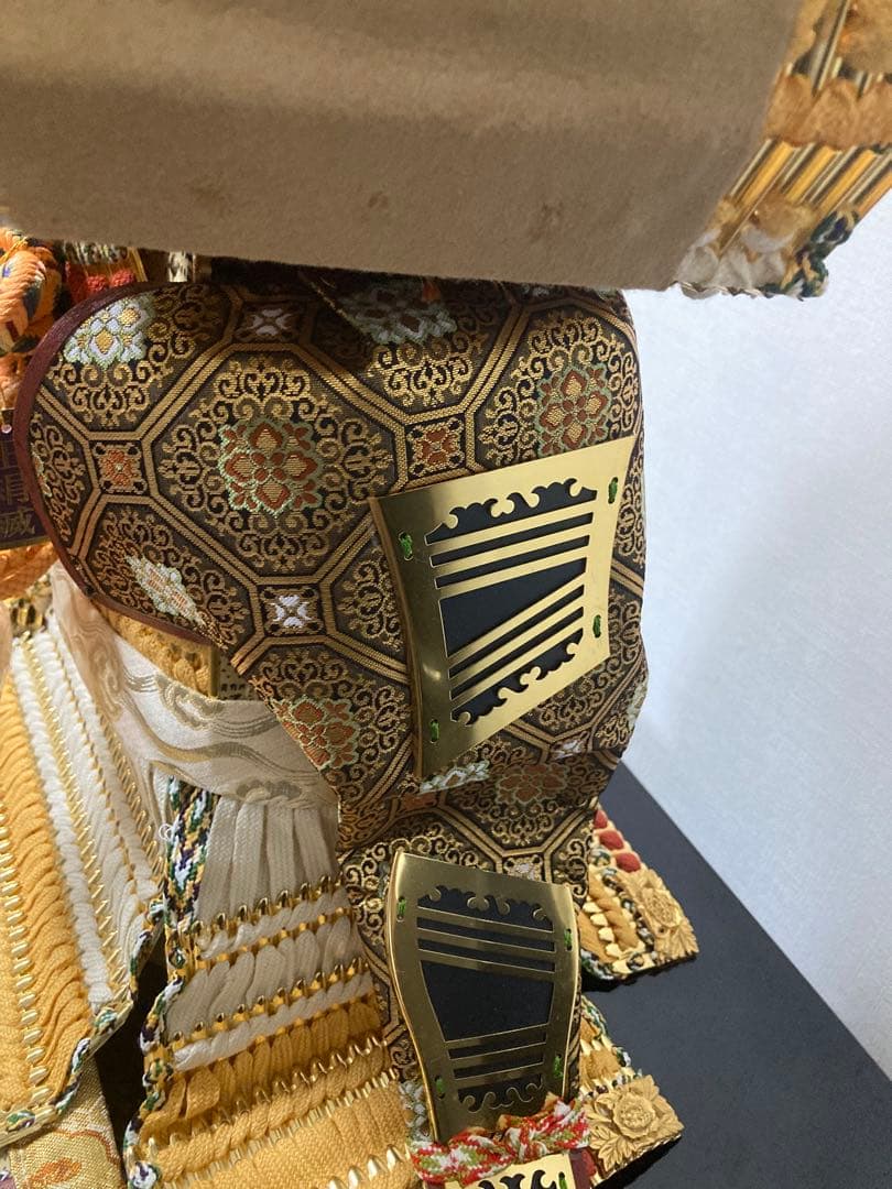 五月人形 鎧飾り 平安朝 甲冑 純金鍍金 十三号笠しころ　本正絹 茜