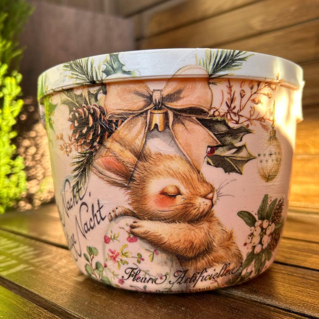 こゆき◡̈*❤︎さま リメイクラウンドバスケット 金色リボン　白色たまごのうさぎさん