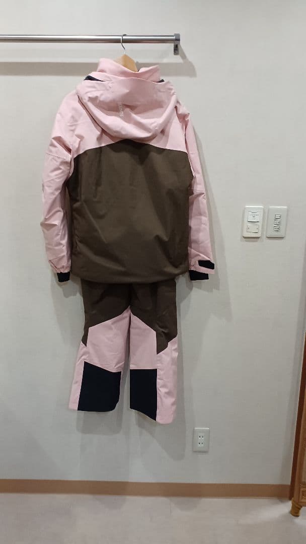 デサント　スキーウエア　Sサイズ　DESCENTE　２０２４