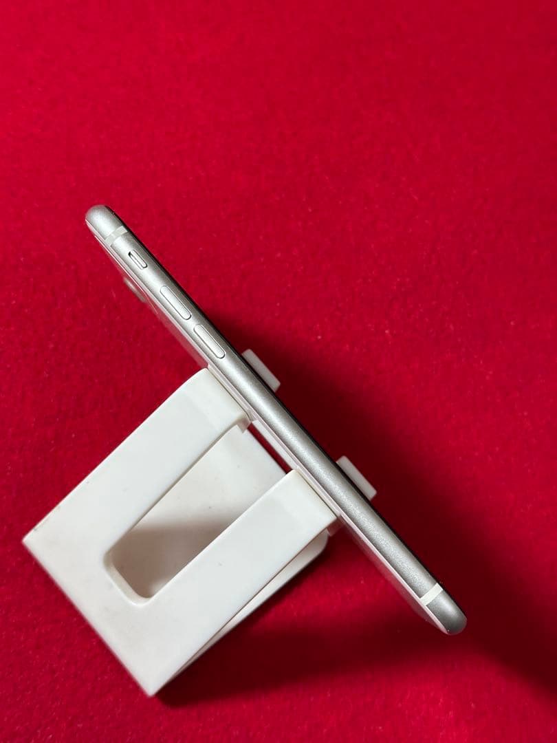 【6653】iPhone SE3第3世代スターライト 64GB simフリー