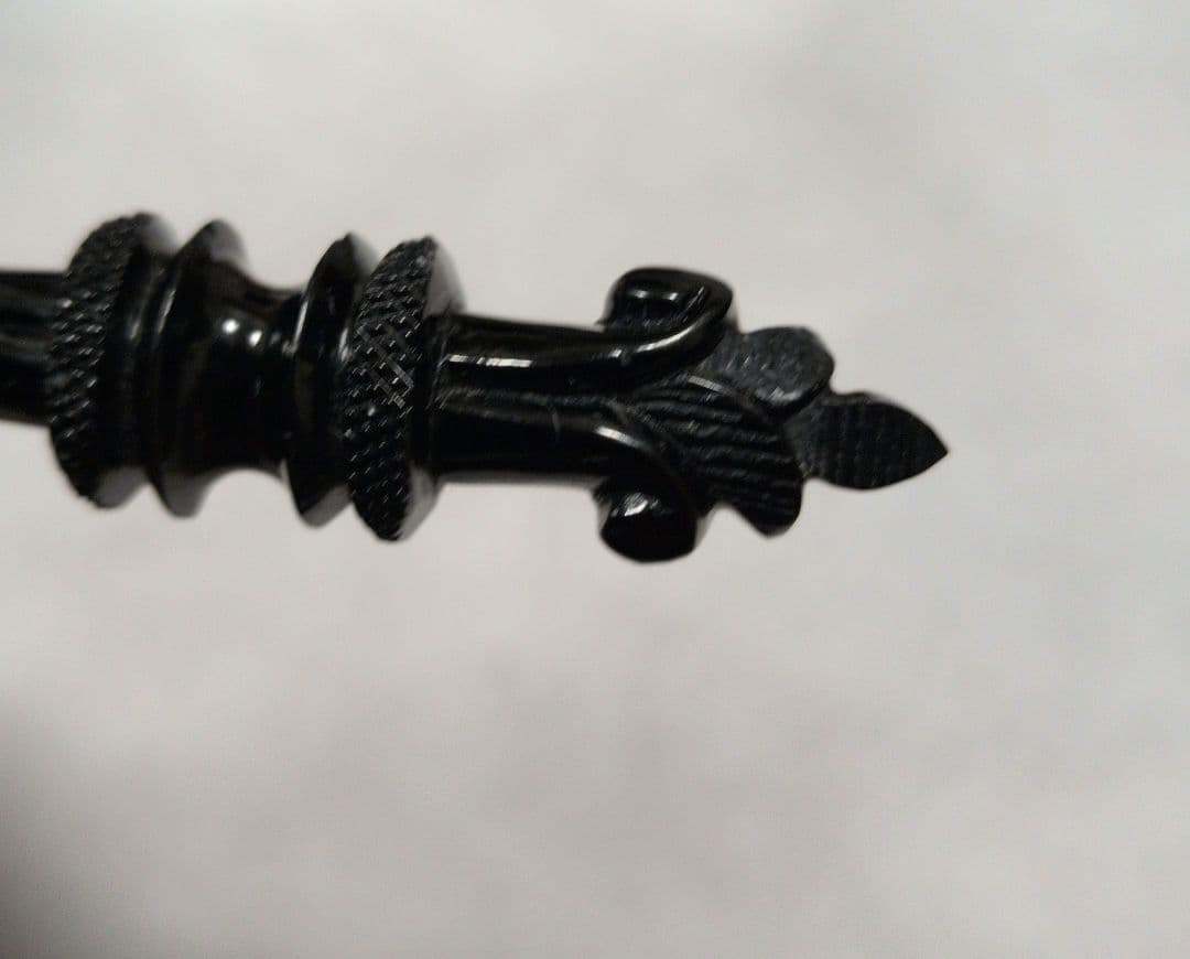 ヴィクトリアン　アンティーク　ウィットビー　ジェット　ブローチ