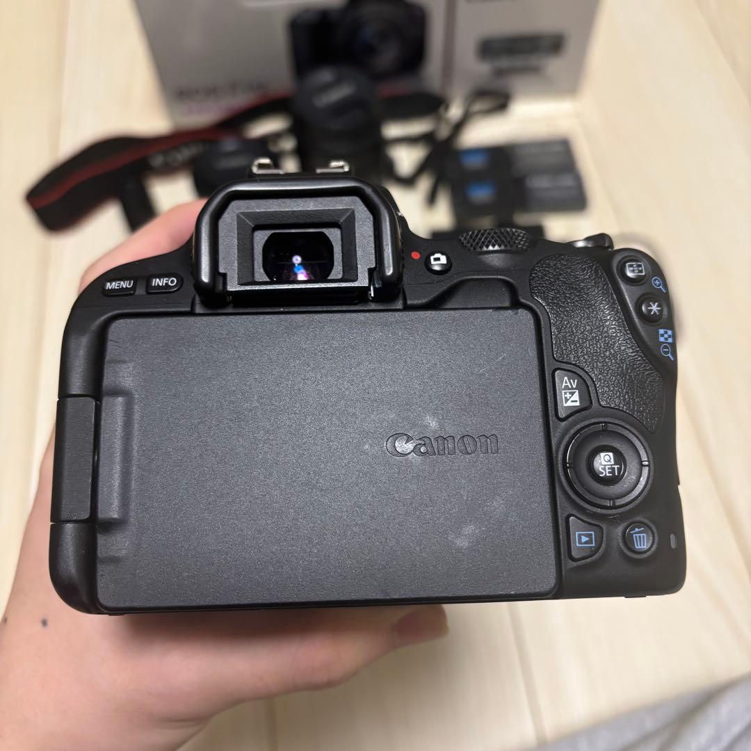 EOS Kiss x9 canon デジタル一眼レフカメラ　ブラック