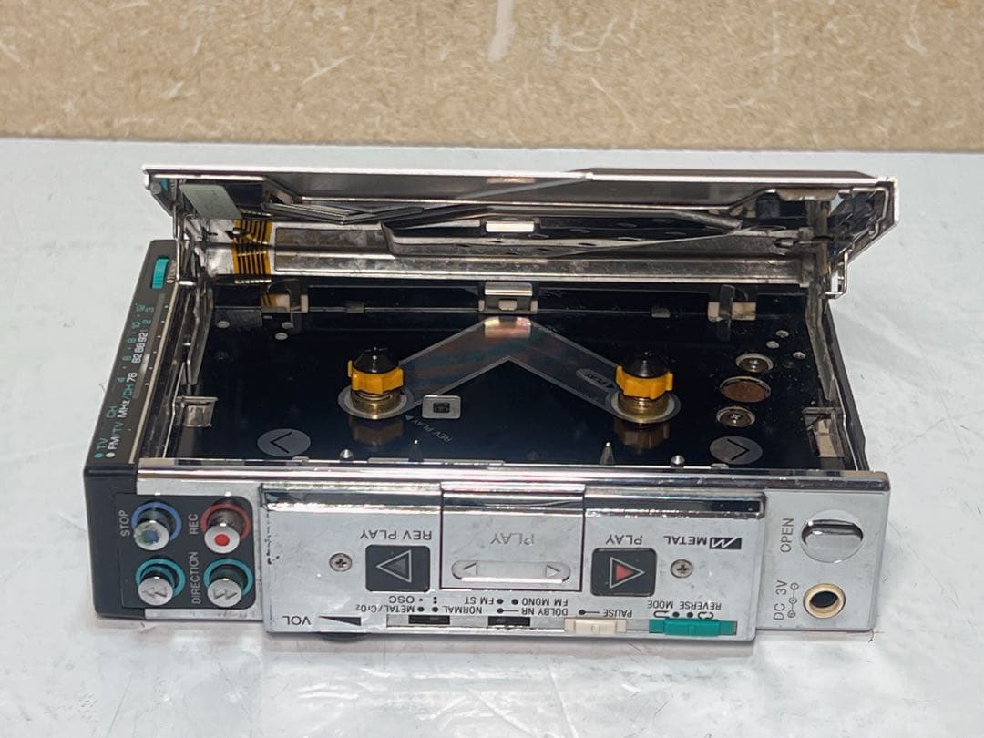 AIWA HS-J9 カセットボーイ TV/AM/FM ジャンク