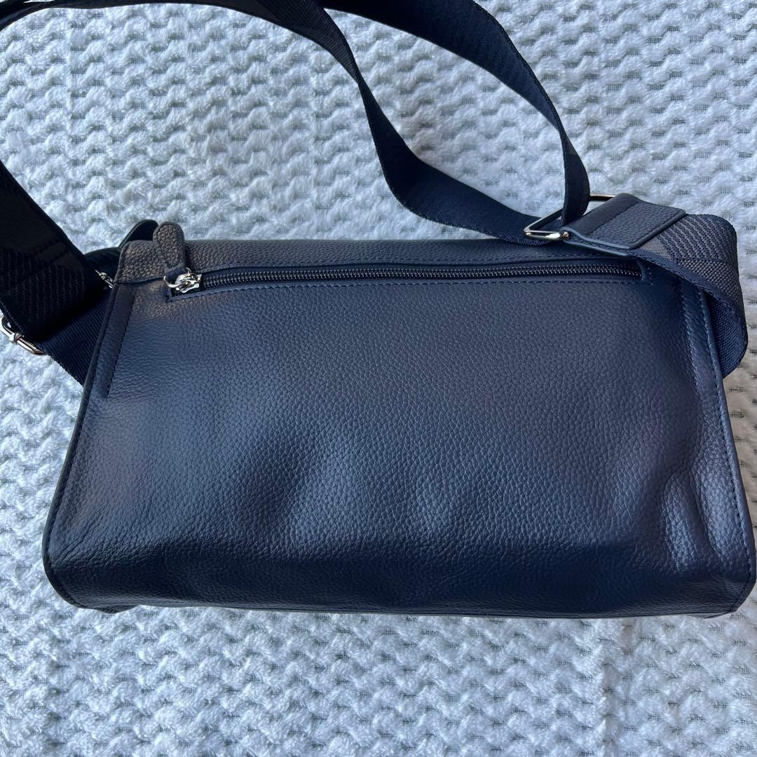 【美品】本革 470gワイドテープショルダーバッグ/ボディバッグ イアパピヨネ