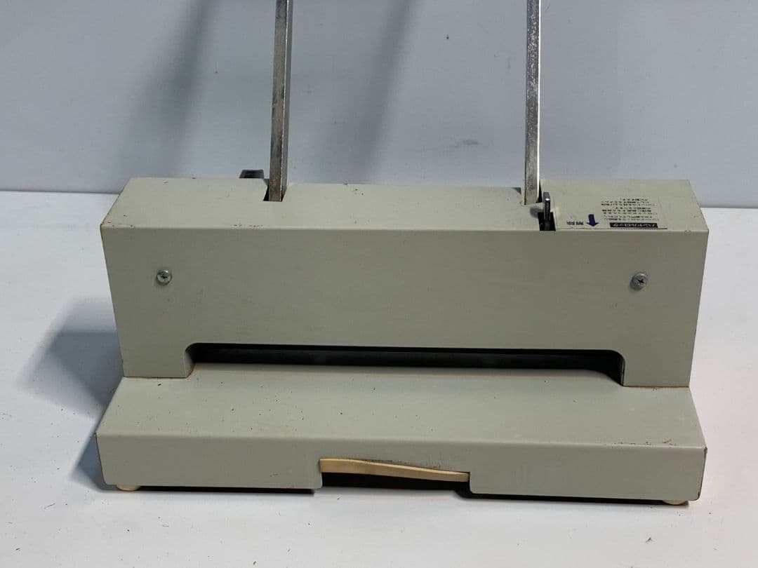 PLUS PK-513 手動式裁断機 A4対応 [動作確認済み 部品欠品]