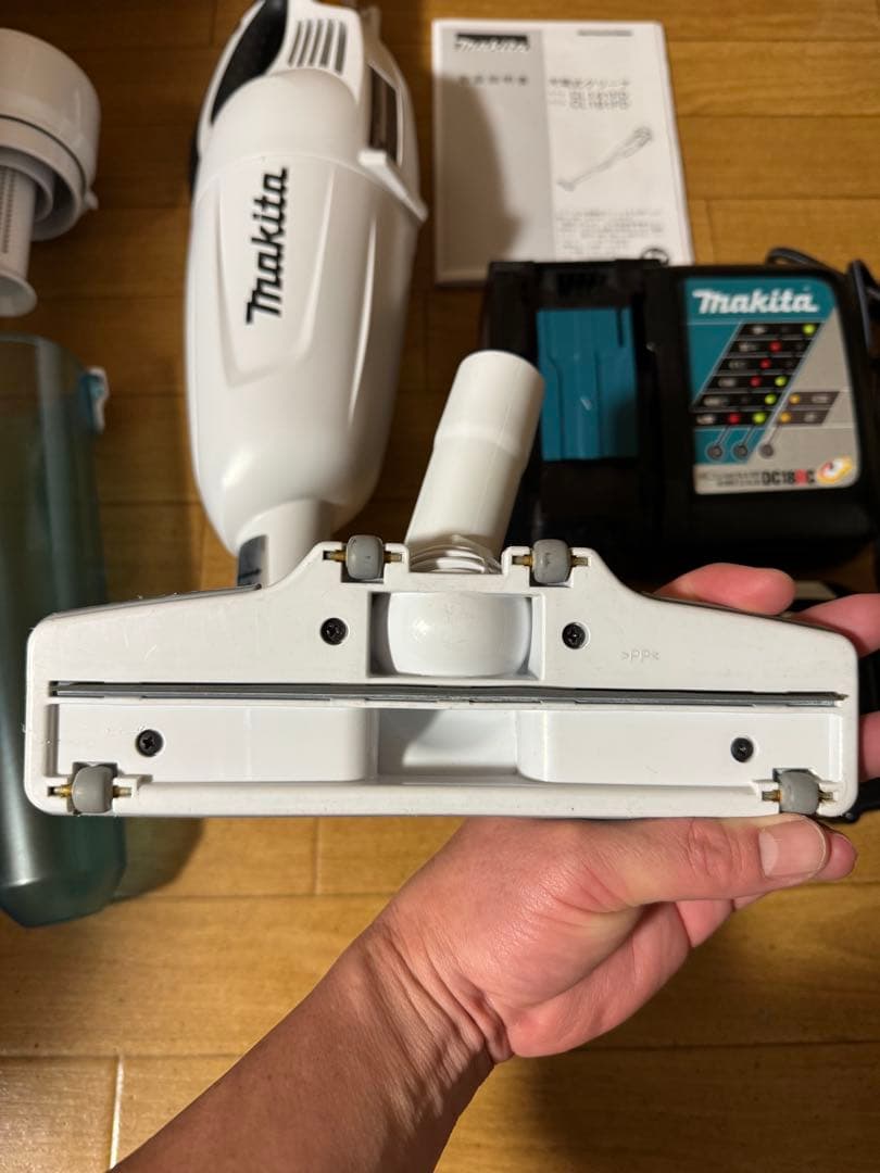 Makita CL181FDW コードレスクリーナー 本体