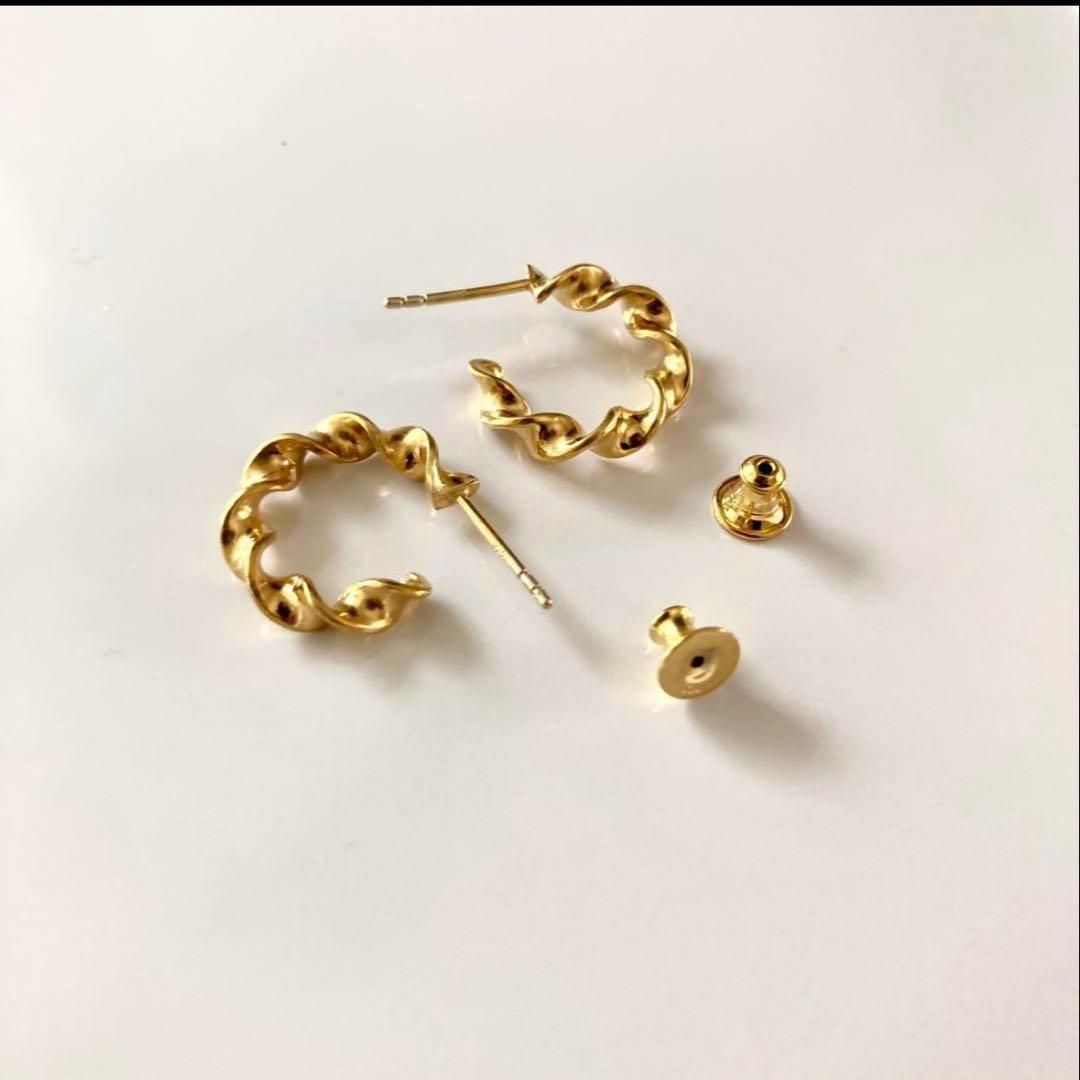 両耳　ゴールド　18金　ピアス