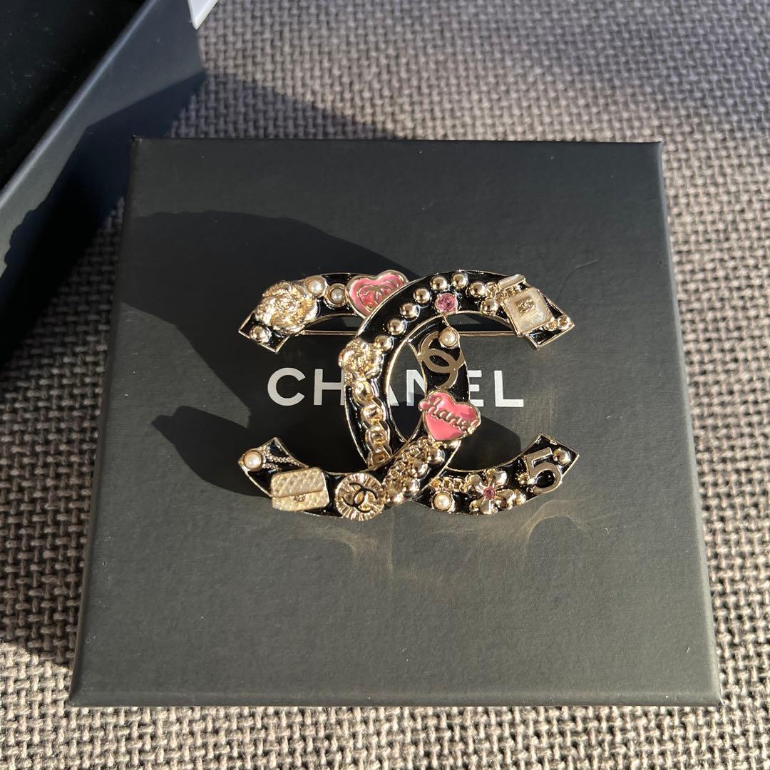 新品　CHANEL シャネル　ブローチ