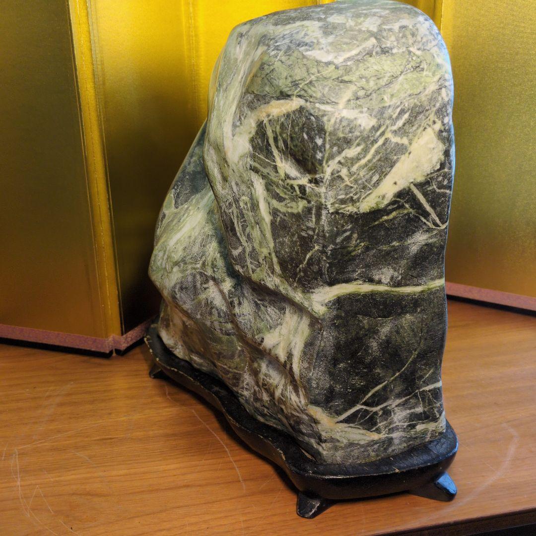 蛇紋石 特大 約25kg 磁力反応有 天然石 自然石 水石 木製専門台座付き