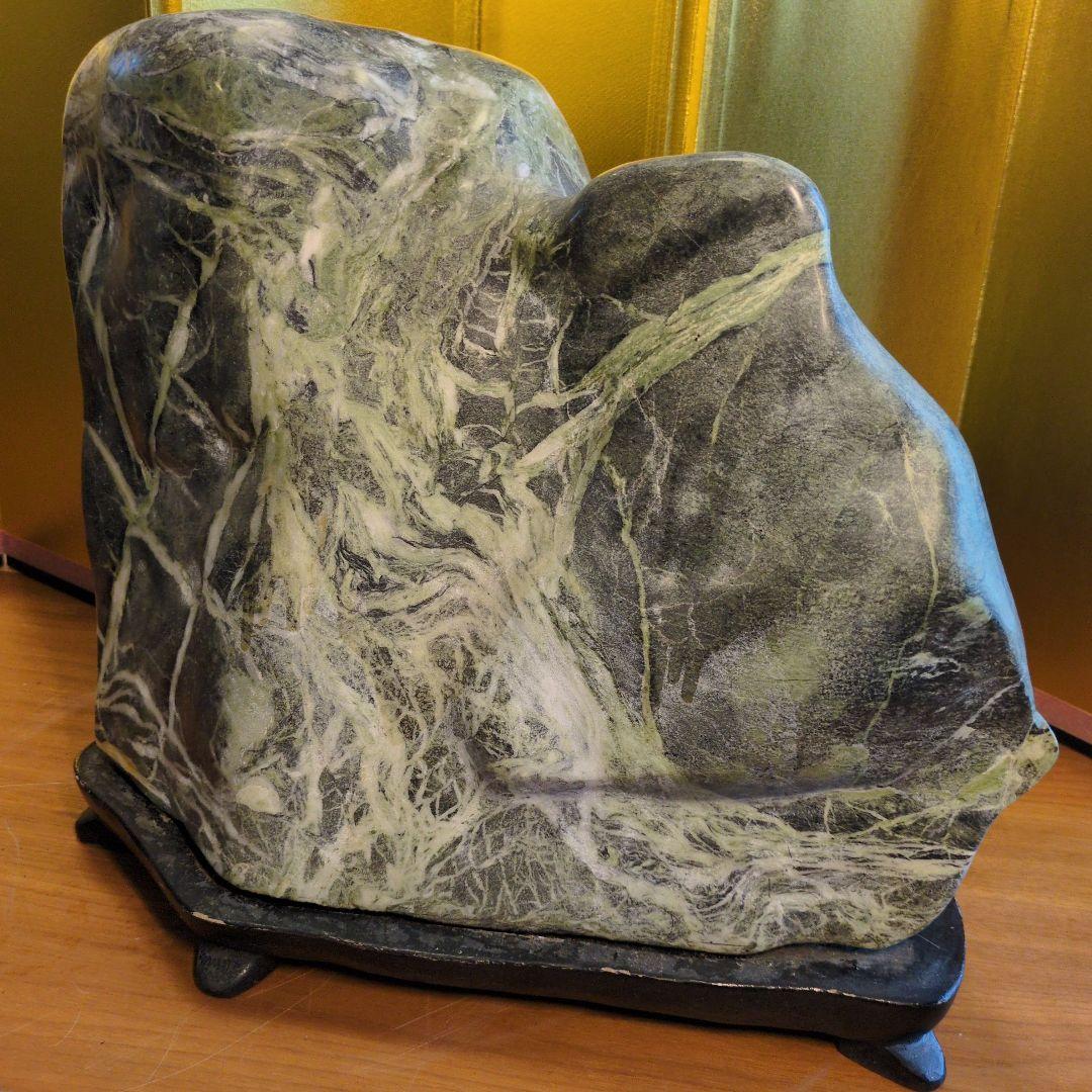 蛇紋石 特大 約25kg 磁力反応有 天然石 自然石 水石 木製専門台座付き