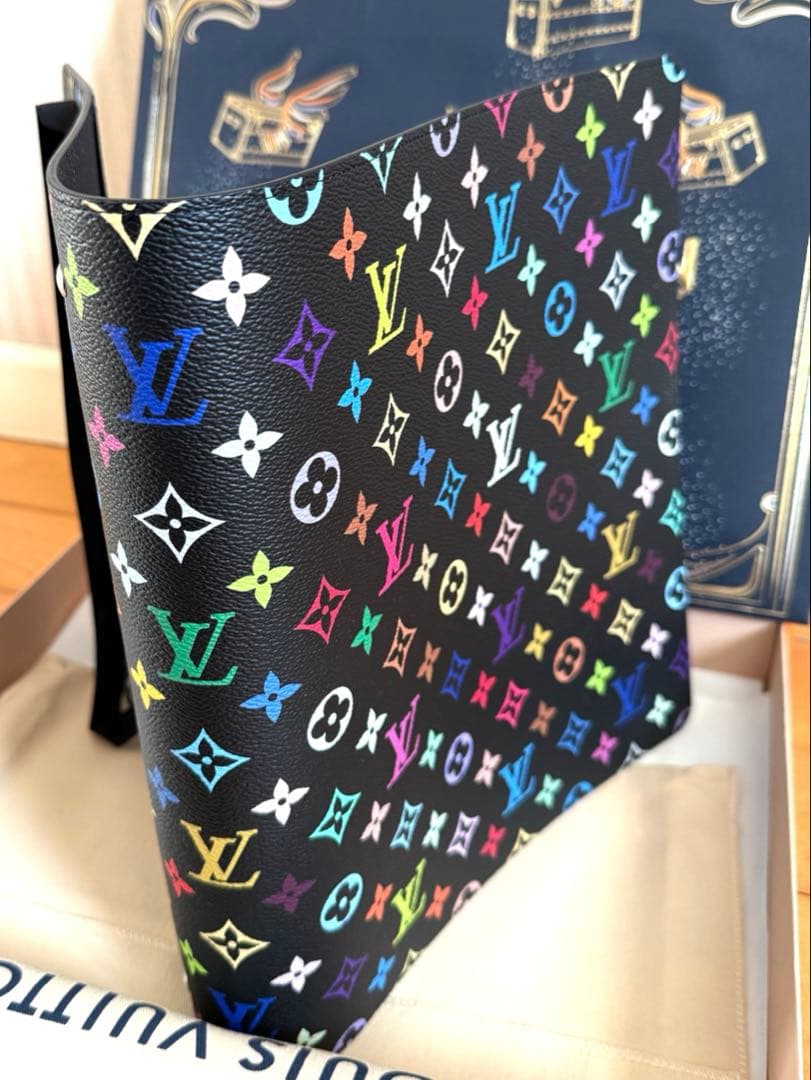 新品未使用♪日本限定LVxTM バインダー・モノグラムマルチカラー GI1505