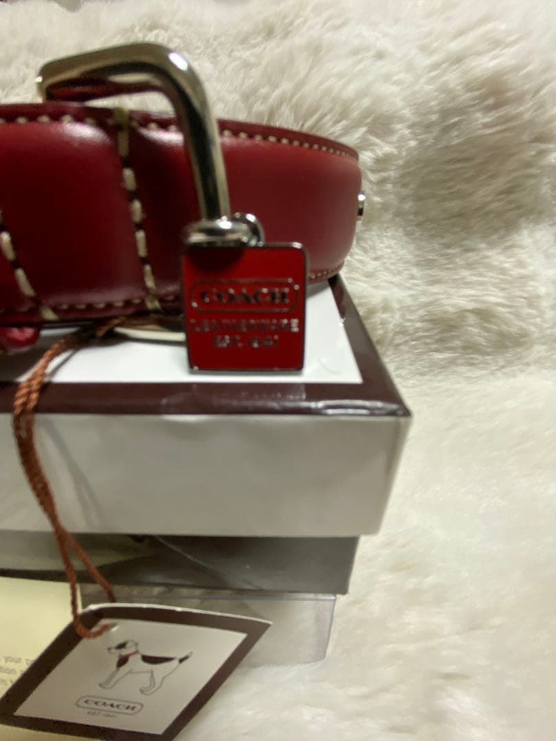 新品未使用品　COACH赤いレザー犬用首輪 Ｌサイズ スタッズ付き