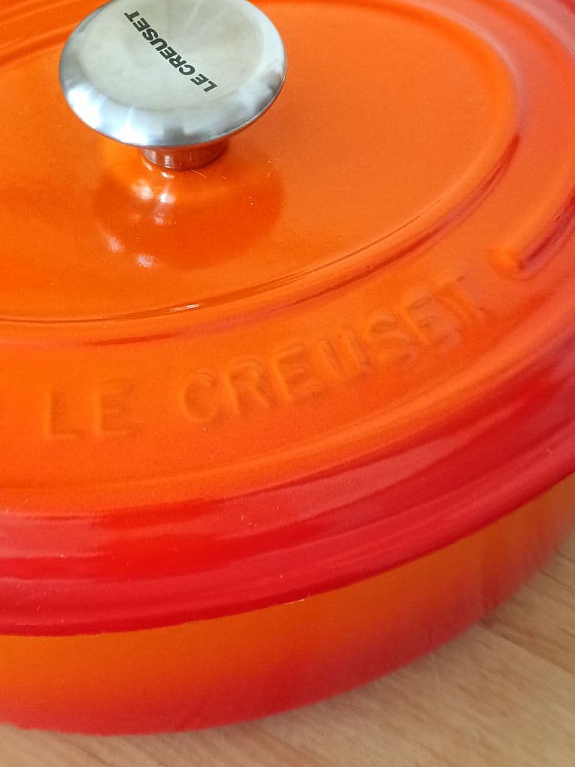 ル・クルーゼ シグニチャー ココット・オーバル 日本正規品と、おまけ 笑