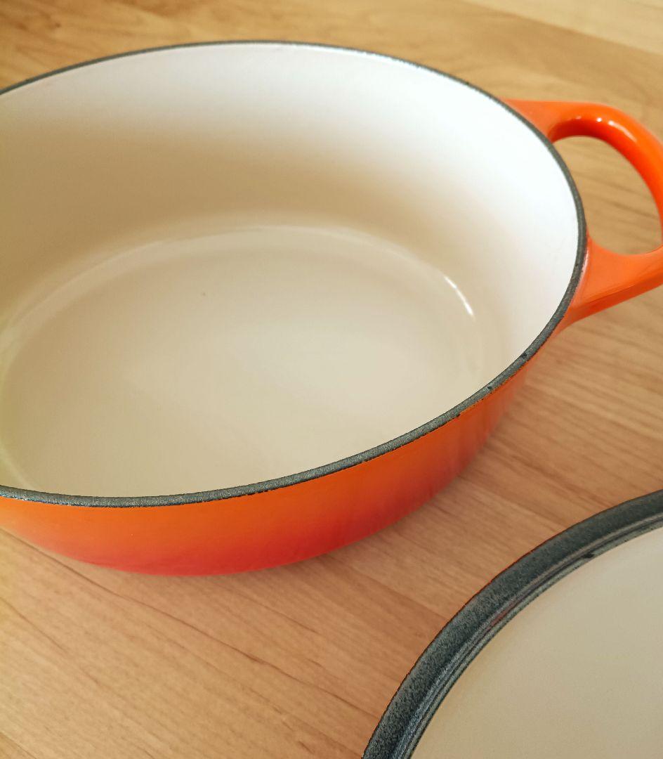 ル・クルーゼ シグニチャー ココット・オーバル 日本正規品と、おまけ 笑