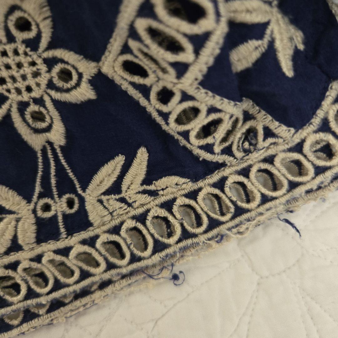 シーニューヨーク 刺繍入りネイビー長袖ブラウス