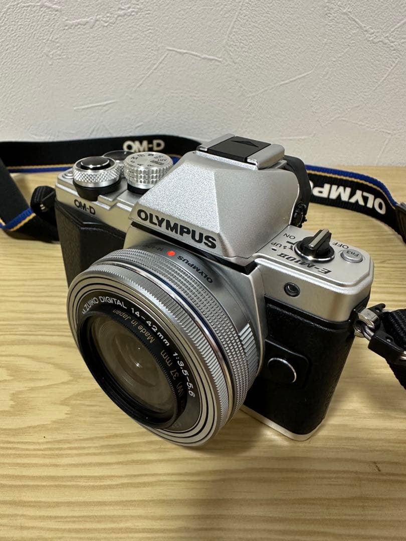 OLYMPUS ミラーレス一眼カメラ OM-D E-M10 Mark II