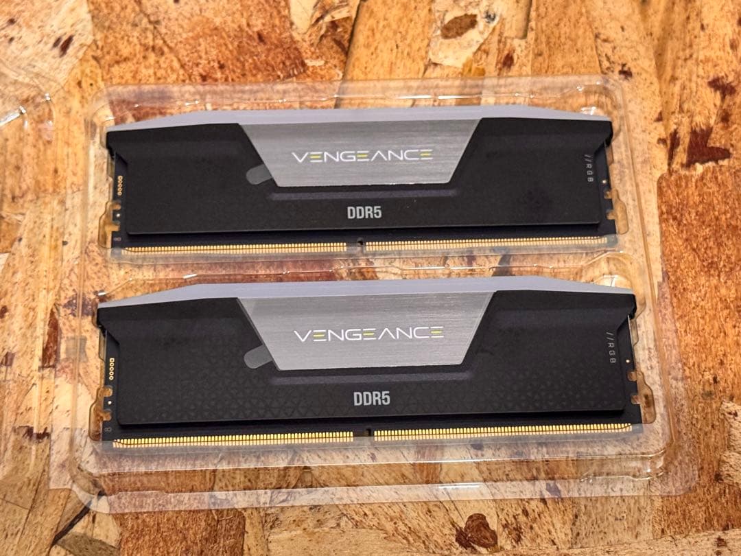 メモリー CORSAIR VENGENCE RGB DDR5 32GB 6000MHz