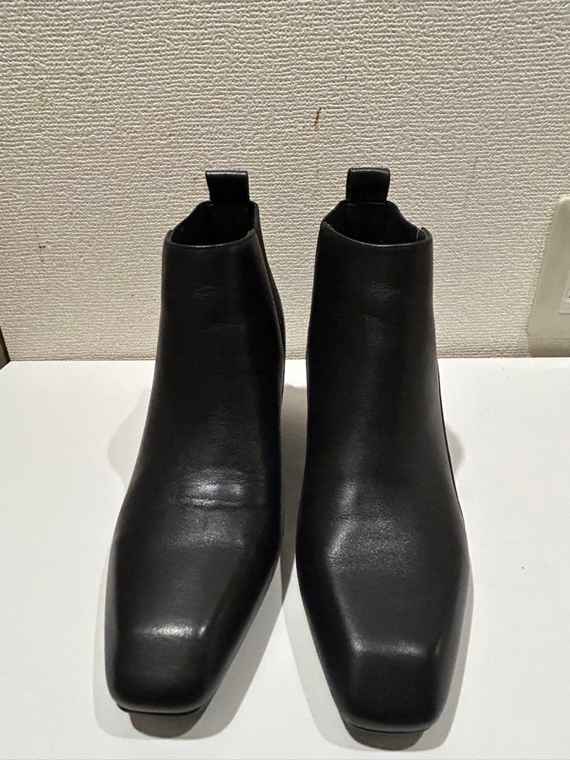 ユナイテッドヌード　ブラックアンクルブーツ