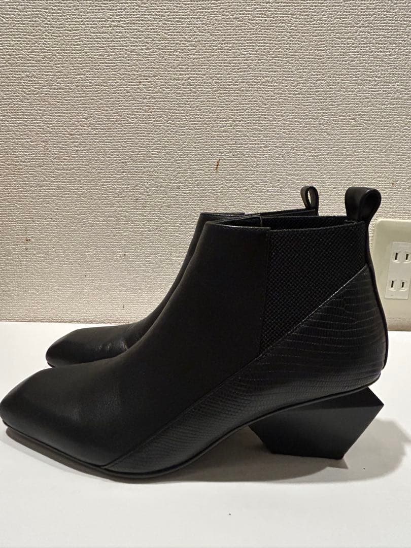 ユナイテッドヌード　ブラックアンクルブーツ
