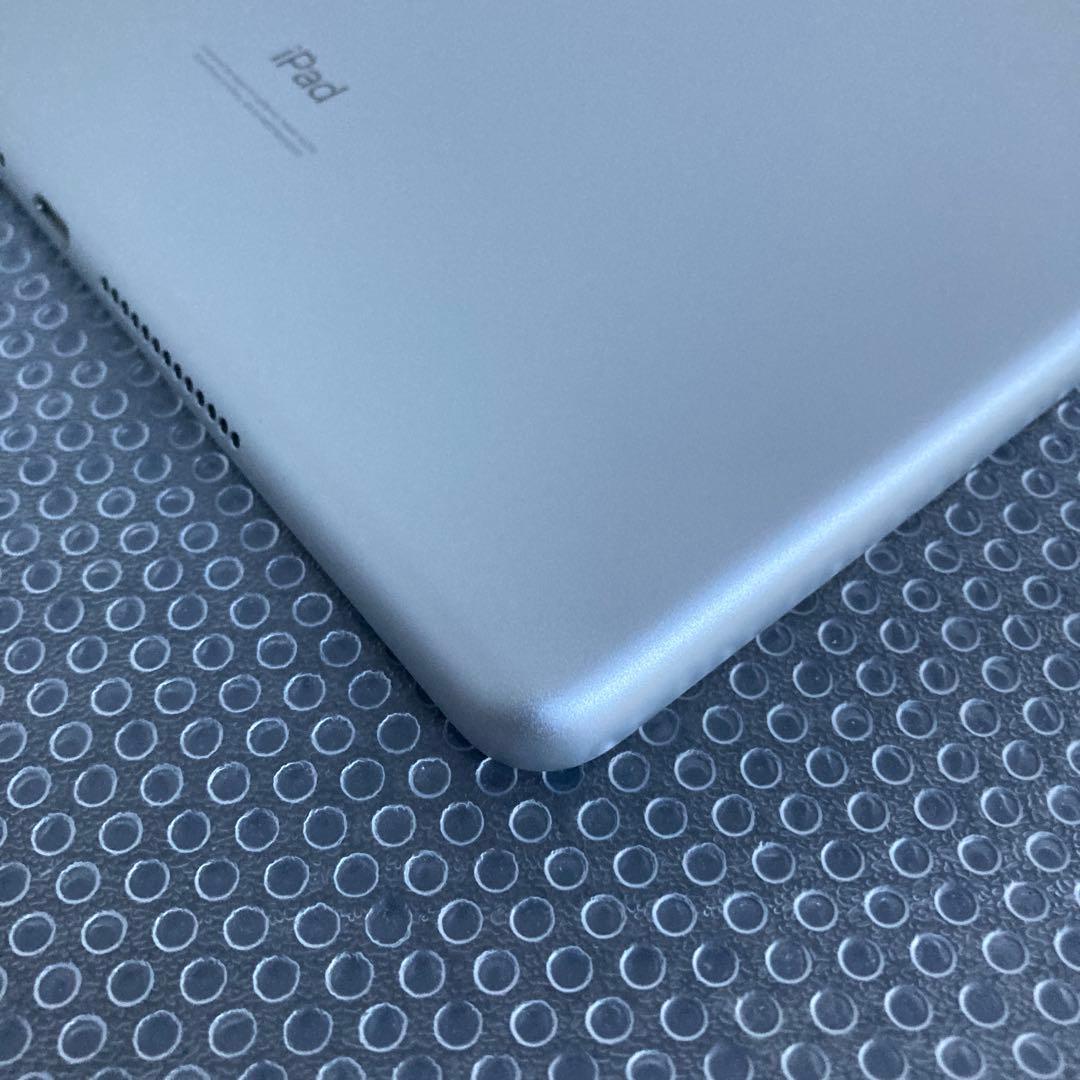 762 外観美品☆電池ほぼ新品☆iPad8 第8世代 32GB WIFIモデル☆