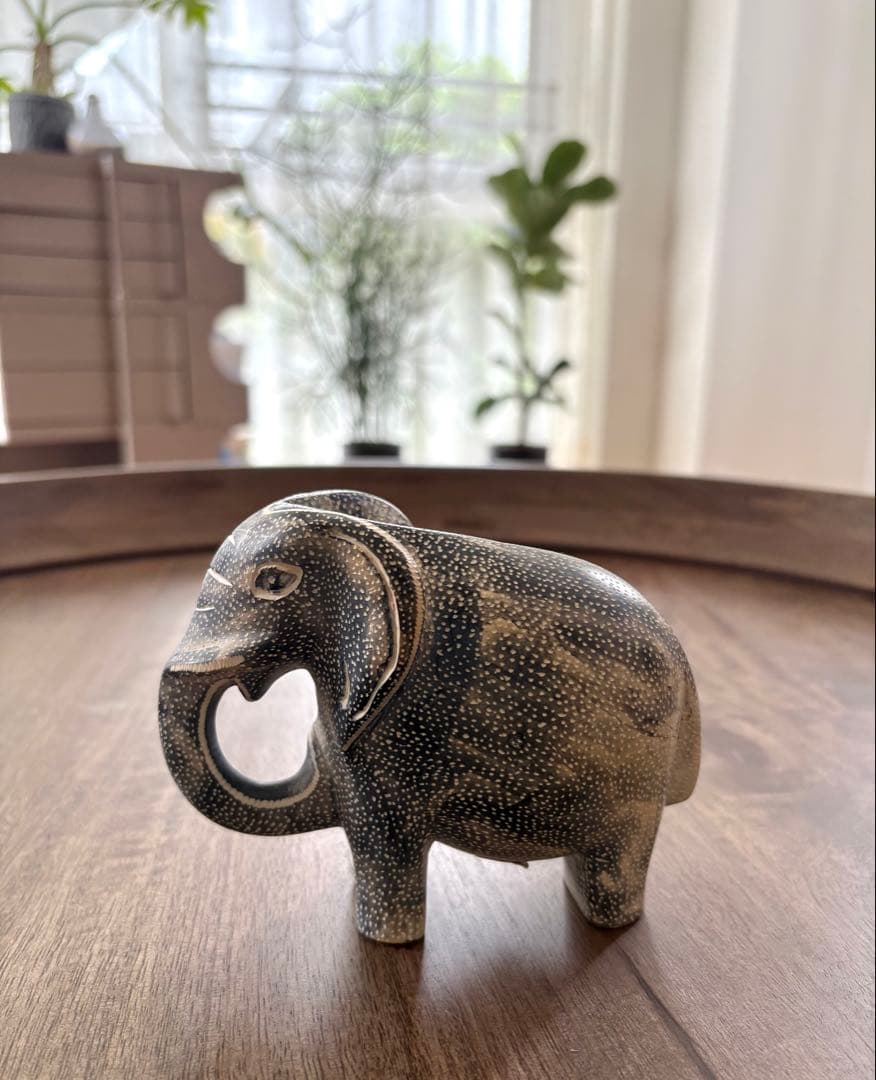 斑点模様 象の置き物 hand maide inケニア スミソニアン博物館