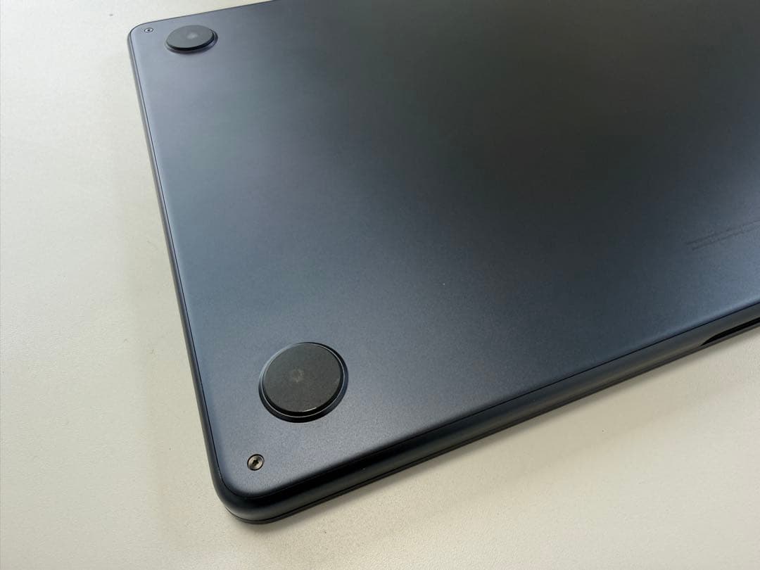 【良品】MacBook Air M2 8GB/256GBミッドナイト おまけ付