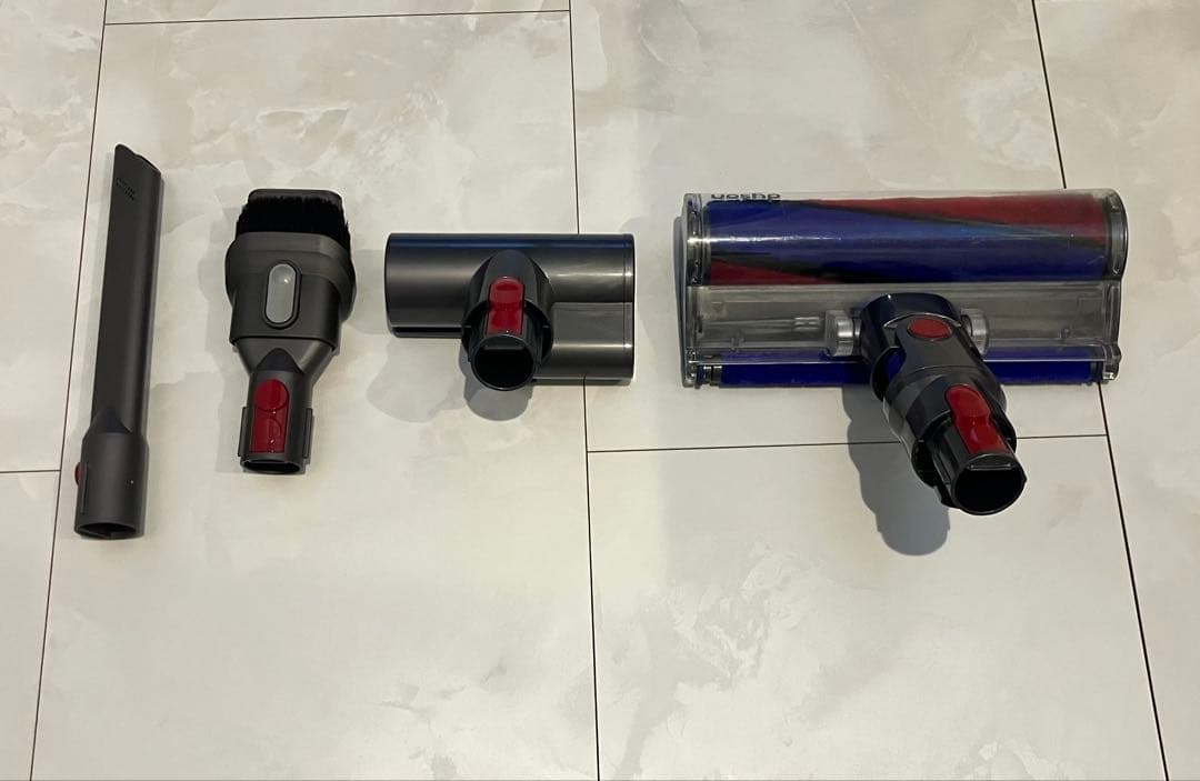 Dyson V8 コードレス掃除機 シルバー/ブルー/レッド