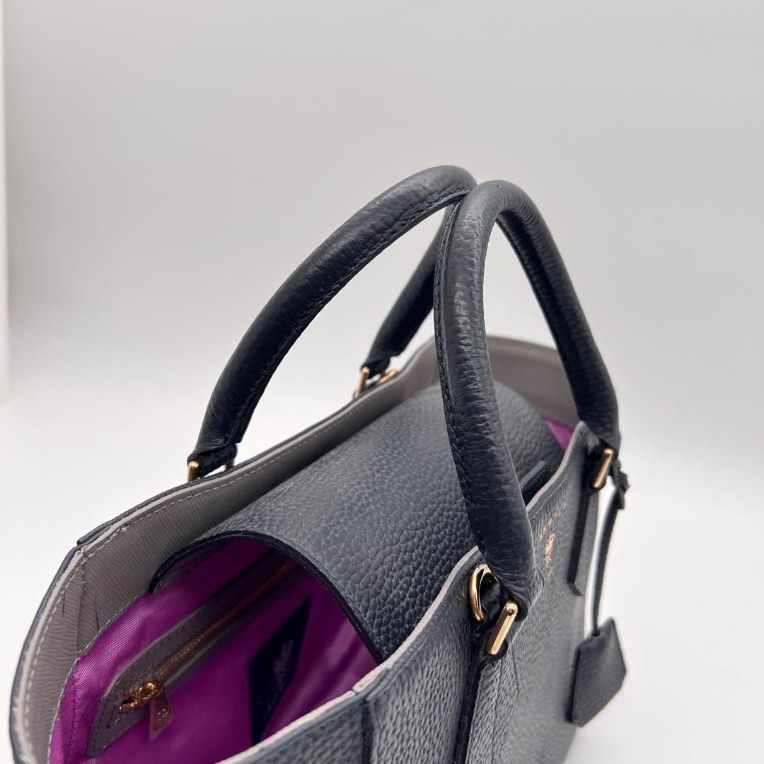 未使用　A.D.M.J　ショルダーバッグ　レザー　濃紺色　ロゴ　自立　斜め掛け◎