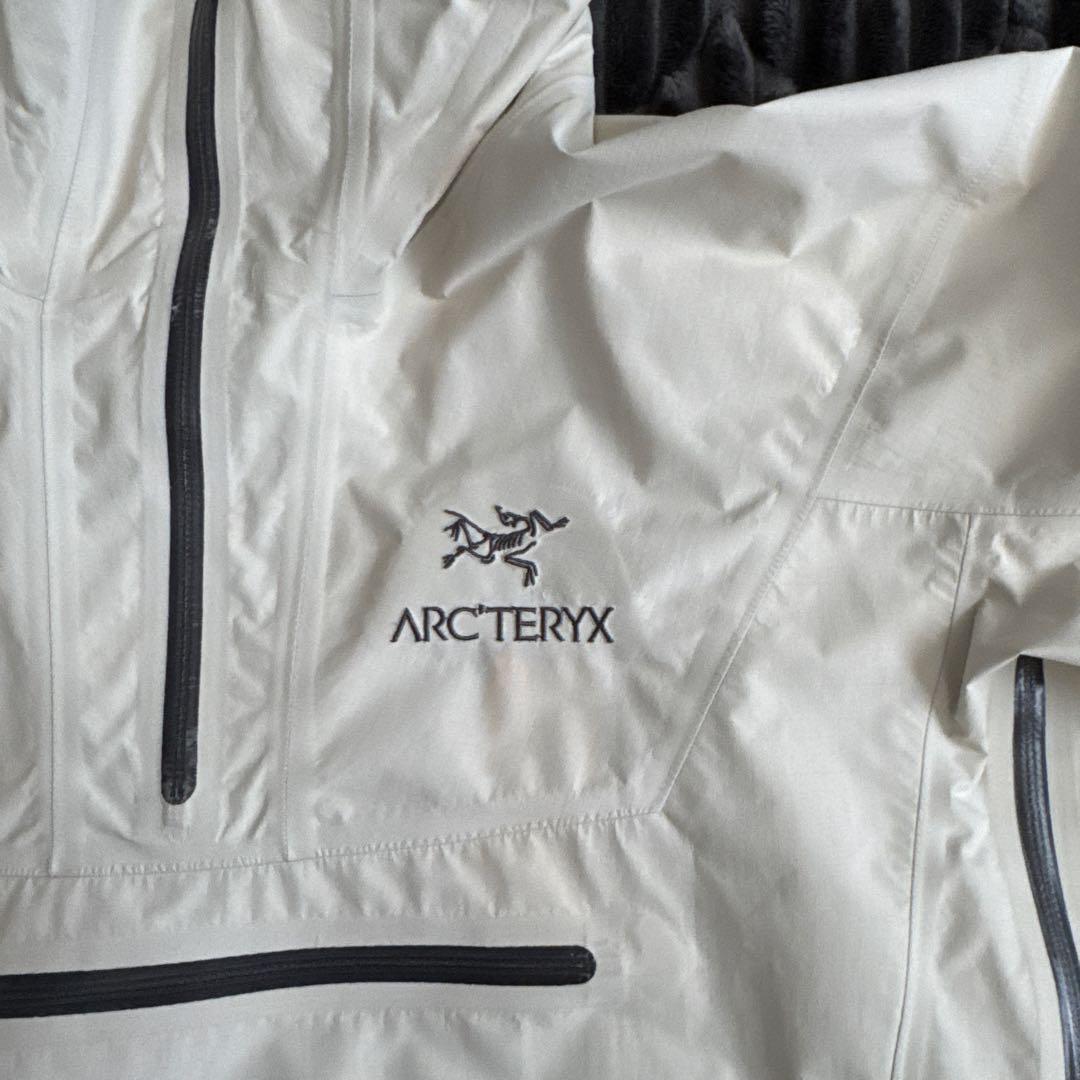ARC'TERYX ホワイト プルオーバー ナイロンジャケット アノラック