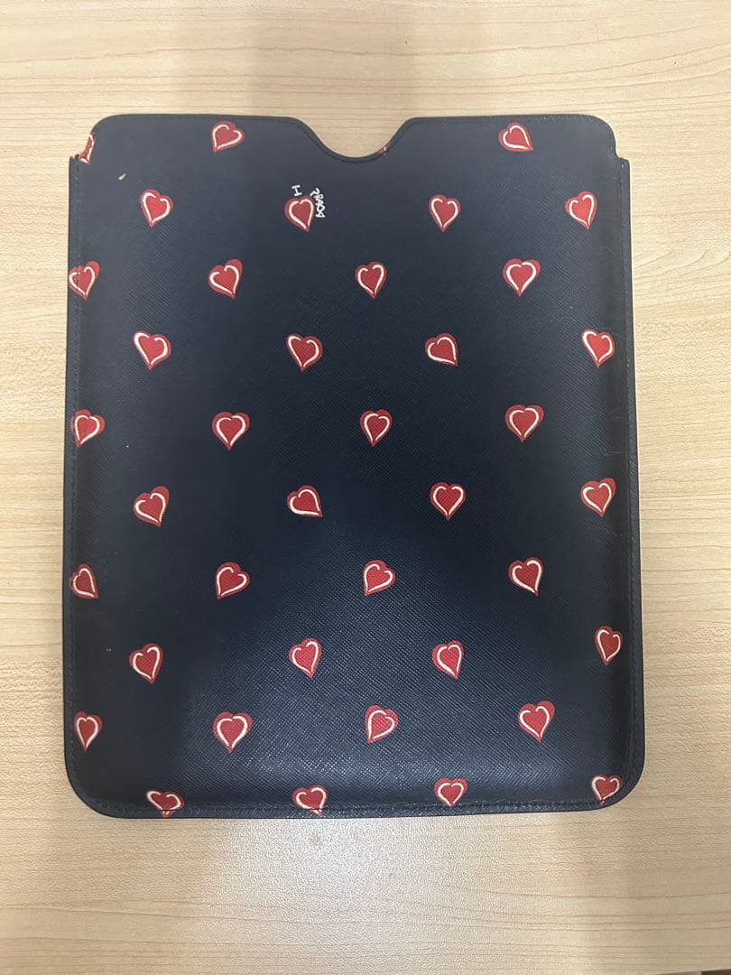 PRADA / プラダ iPADケース　レザーケース　ハート柄