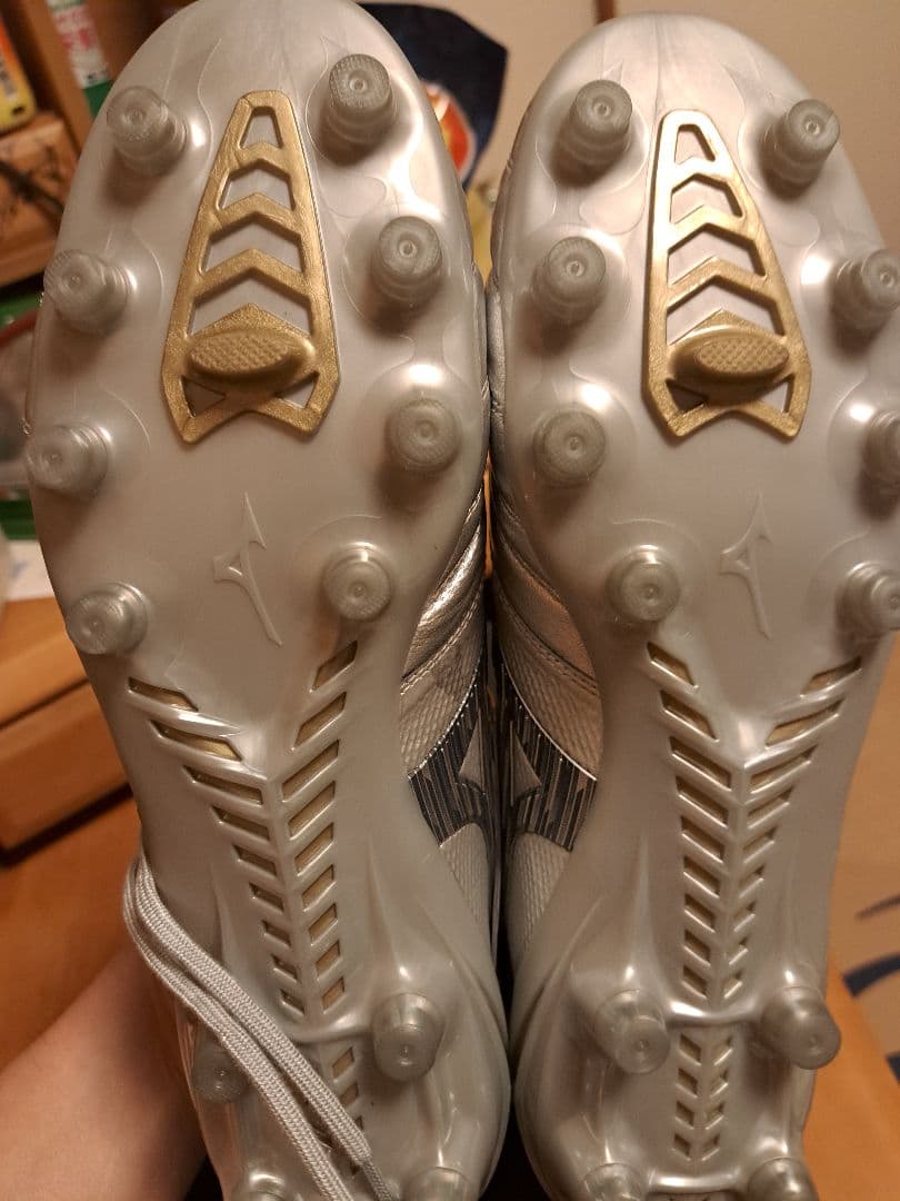 サッカースパイク モレリアネオ4β