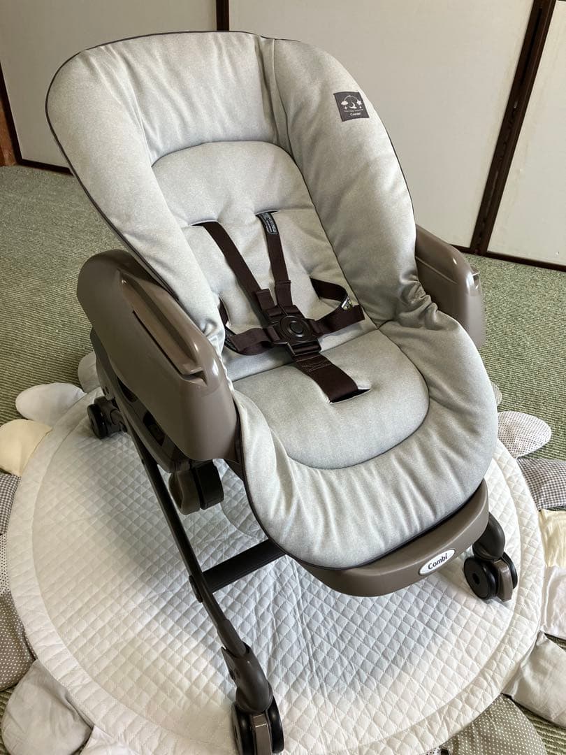 お値下げ！Combi ネムリラ手動スウィングベッド＆ハイローチェア　アカホン限定