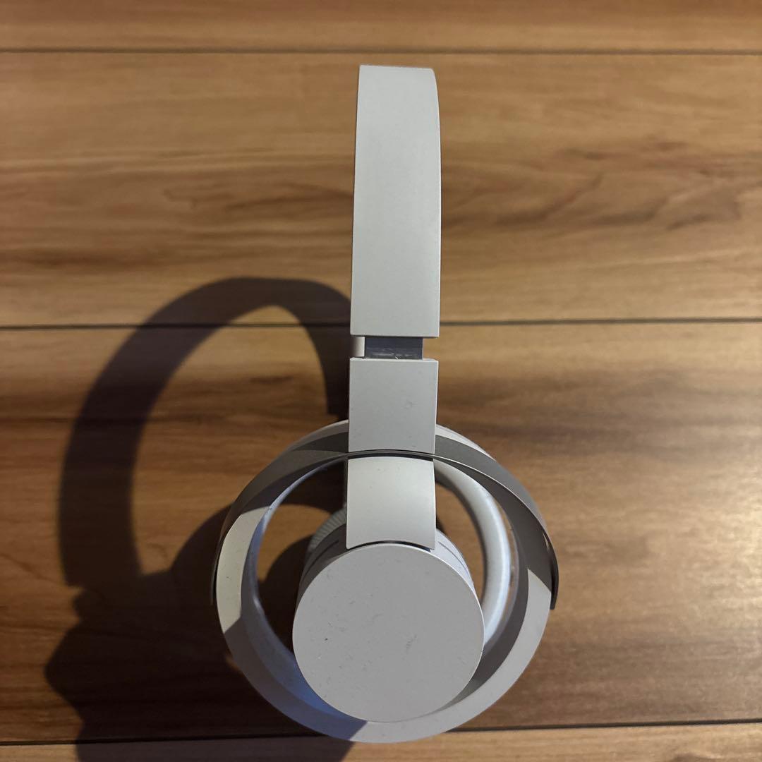 ホワイト ワイヤレスヘッドホン オーバーイヤー　nwm one