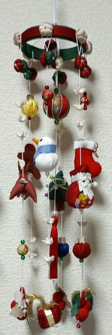 クリスマスの吊し飾りとお正月の吊し飾り