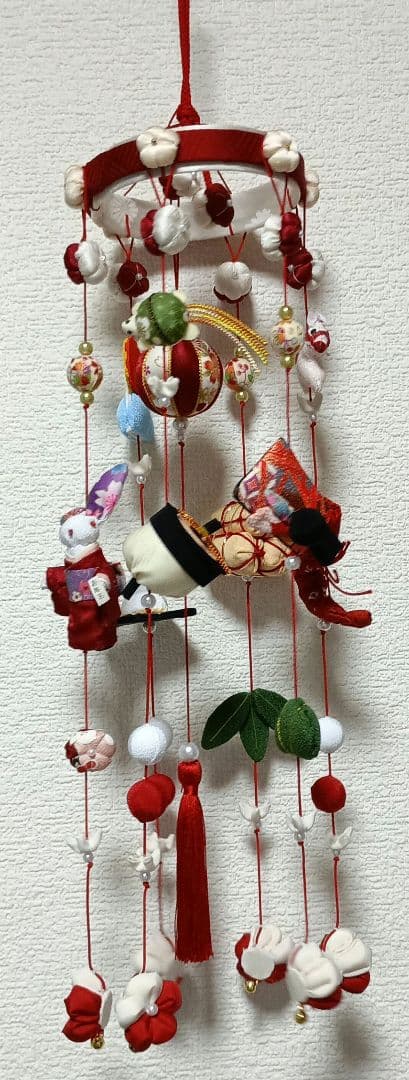 クリスマスの吊し飾りとお正月の吊し飾り