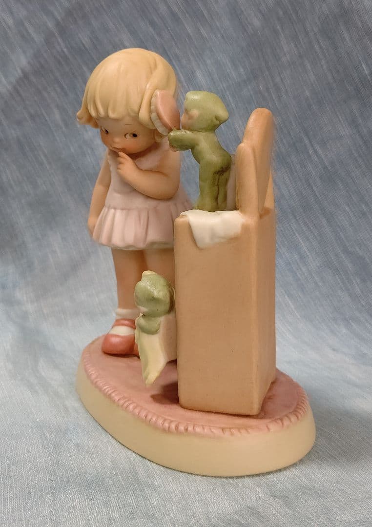 マーベル ルーシー アトウェル \" あなたの為に私たちは何でもします\"陶器人形