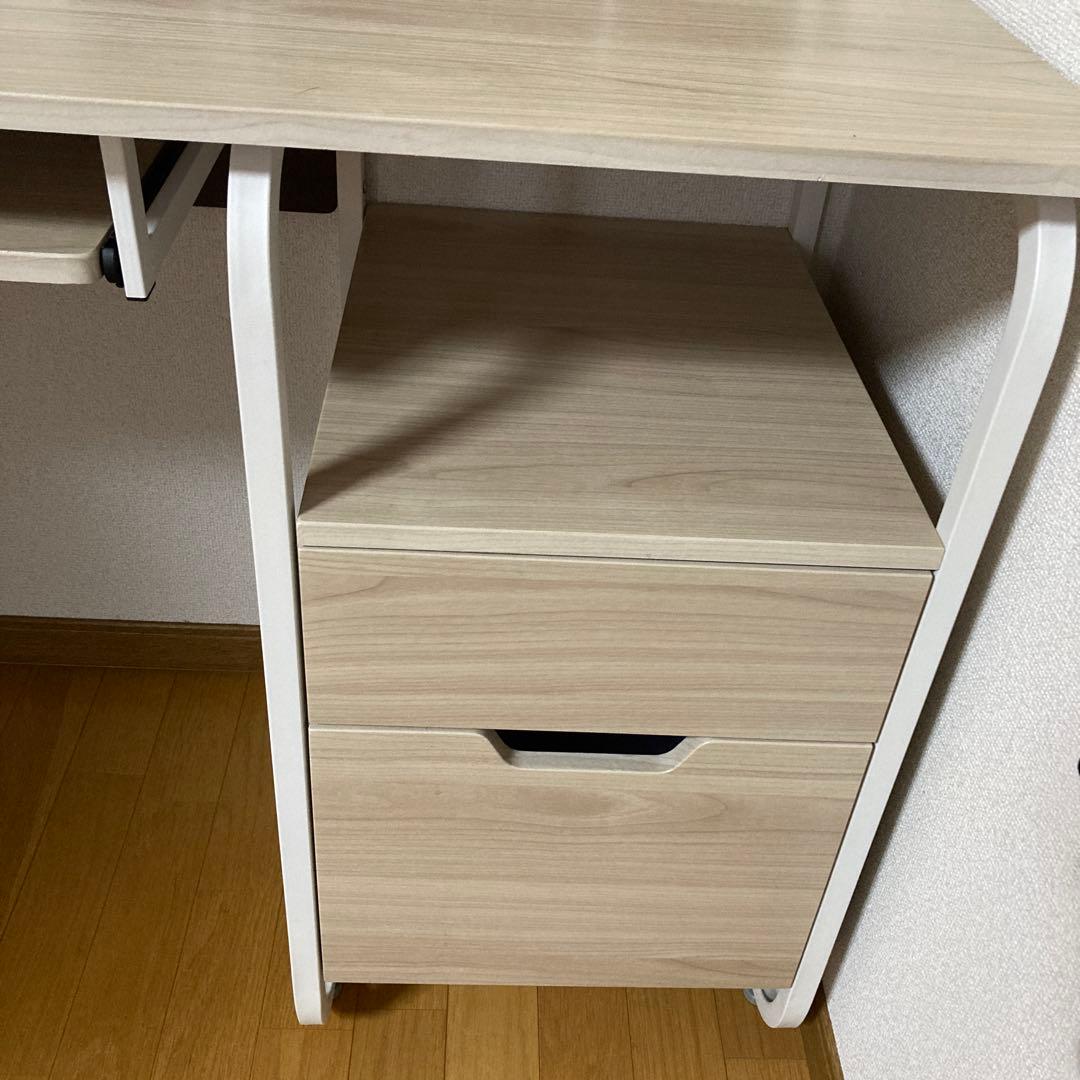 パソコンデスク 　（引き出し付き）