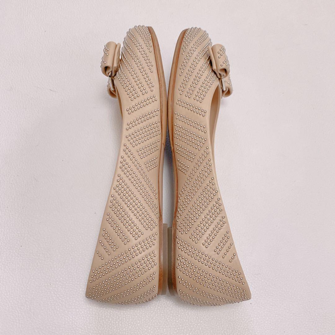 フェラガモ ヴァラリボン スタッズ フラットシューズ パンプス ピンクベージュ