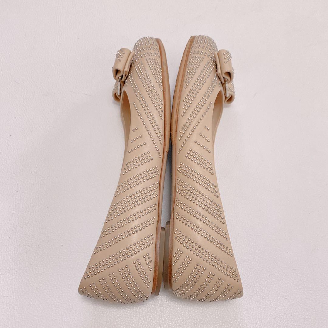 フェラガモ ヴァラリボン スタッズ フラットシューズ パンプス ピンクベージュ