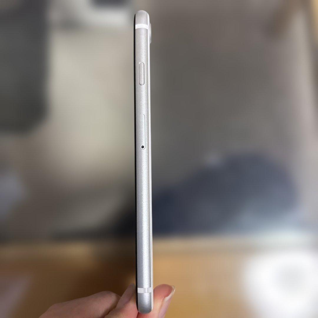 Apple iPhone SE 第2世代 ホワイト 本体 64GB ケース付き