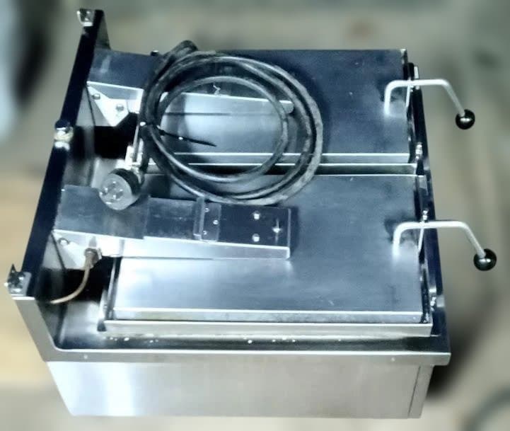 2023／11　美品ニチワ　電気自動餃子焼機　2連　NGM-5.6AC　200V